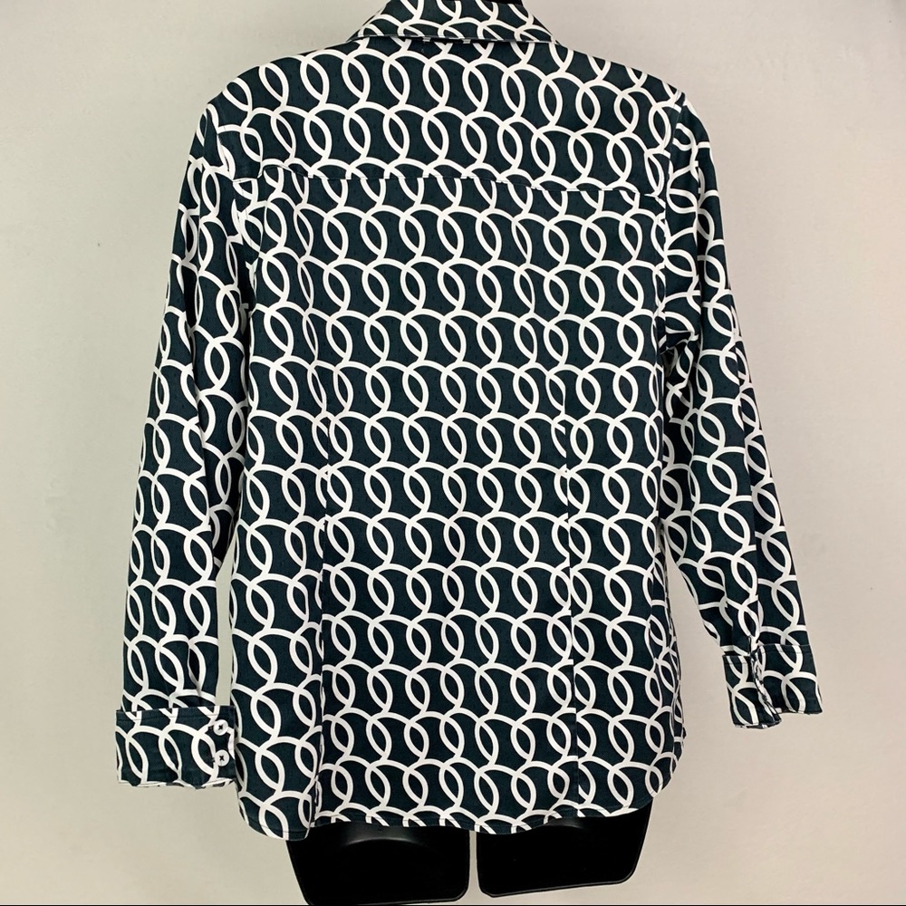 CHICO’S No Iron Swirl Pattern Button Down Size 0 - Picture 5 of 10